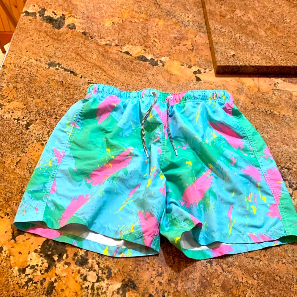 AWESOME BOARDIES APPAREL MENS BATHING SUIT, MEDIUM, GREAT LOOK AND STYLE!!